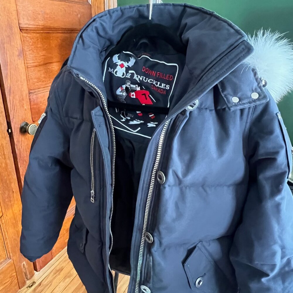 Moose Knuckles navy down parka, Womens size (M)